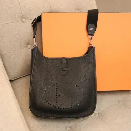 入手困難☆完売必至HERMES エルメス Evelyne III 29 エブリンPM